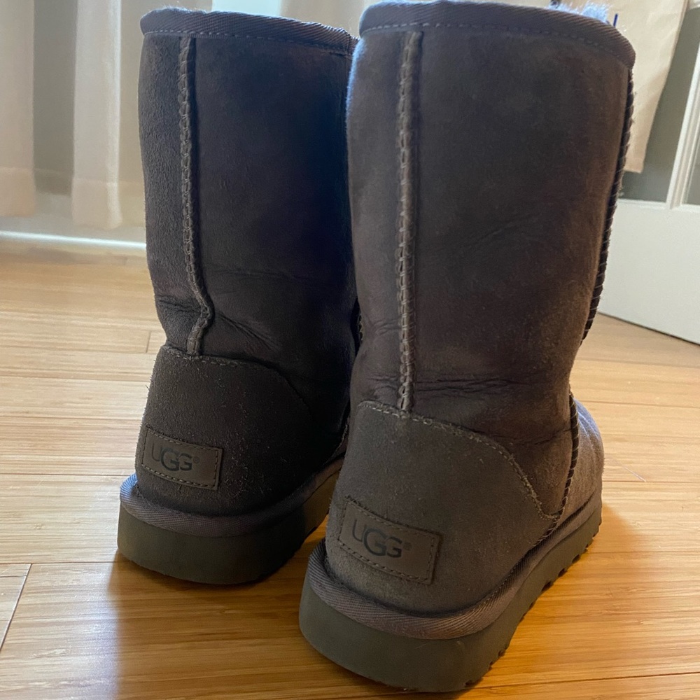 UGG classic short 2: grey: size 9